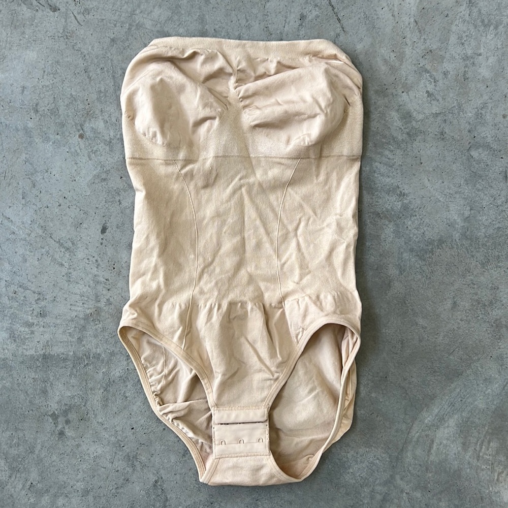 COPY - NWOT Wacoal, be smooth, strapless shapewear